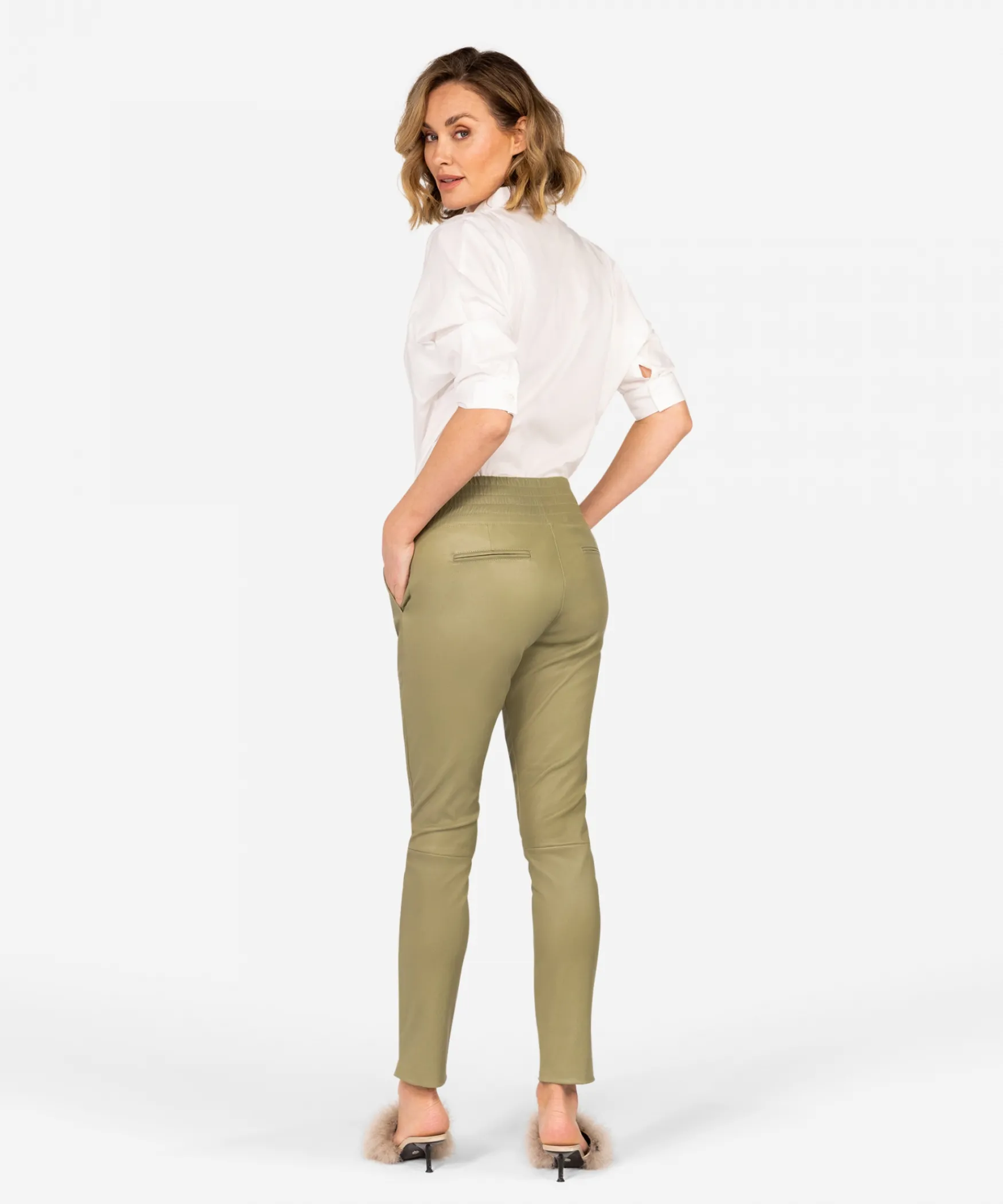 IBANA Colette | MOSS GREEN< Leggings | Mid Waist