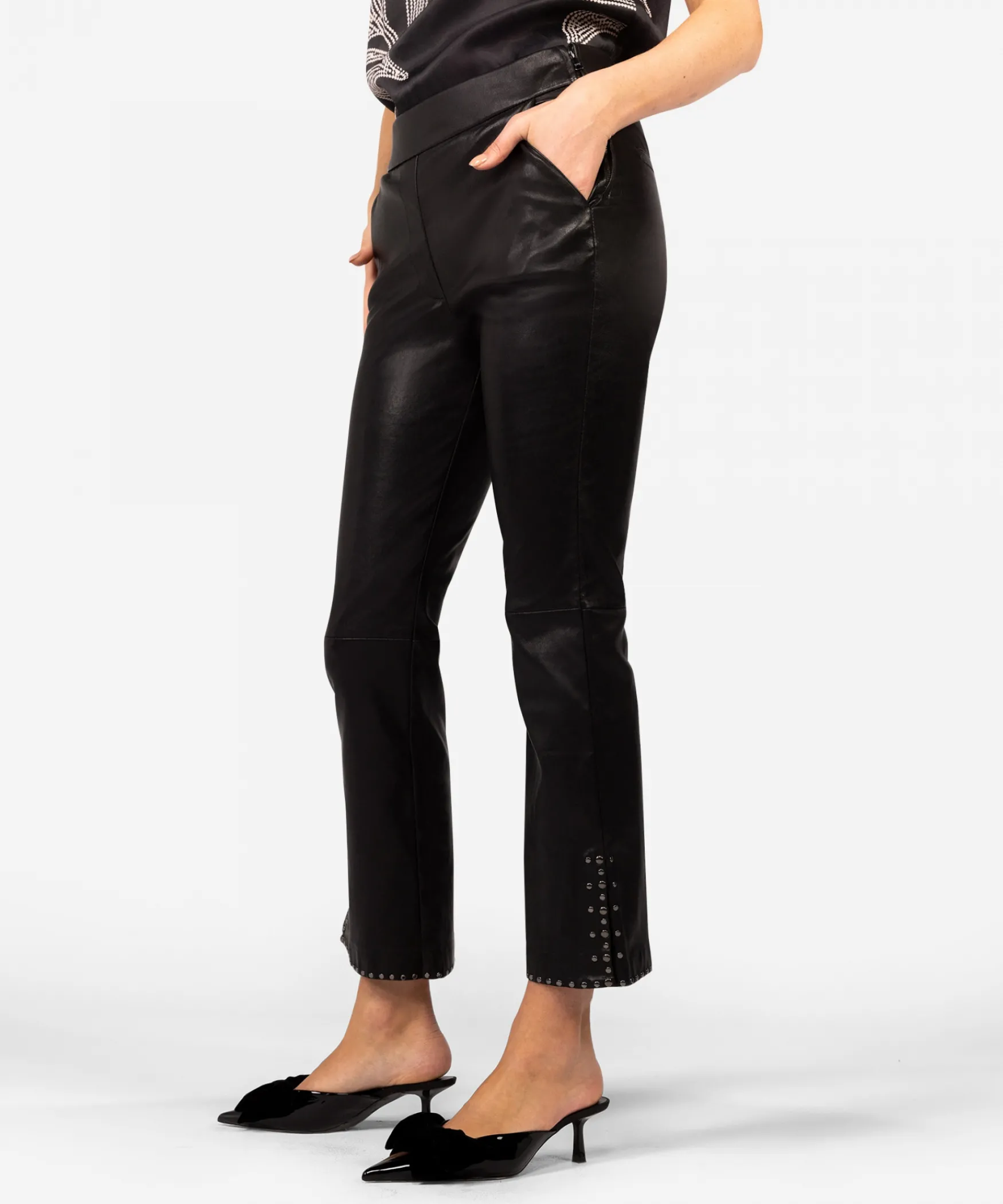 IBANA Pagla | Black< Mid Waist