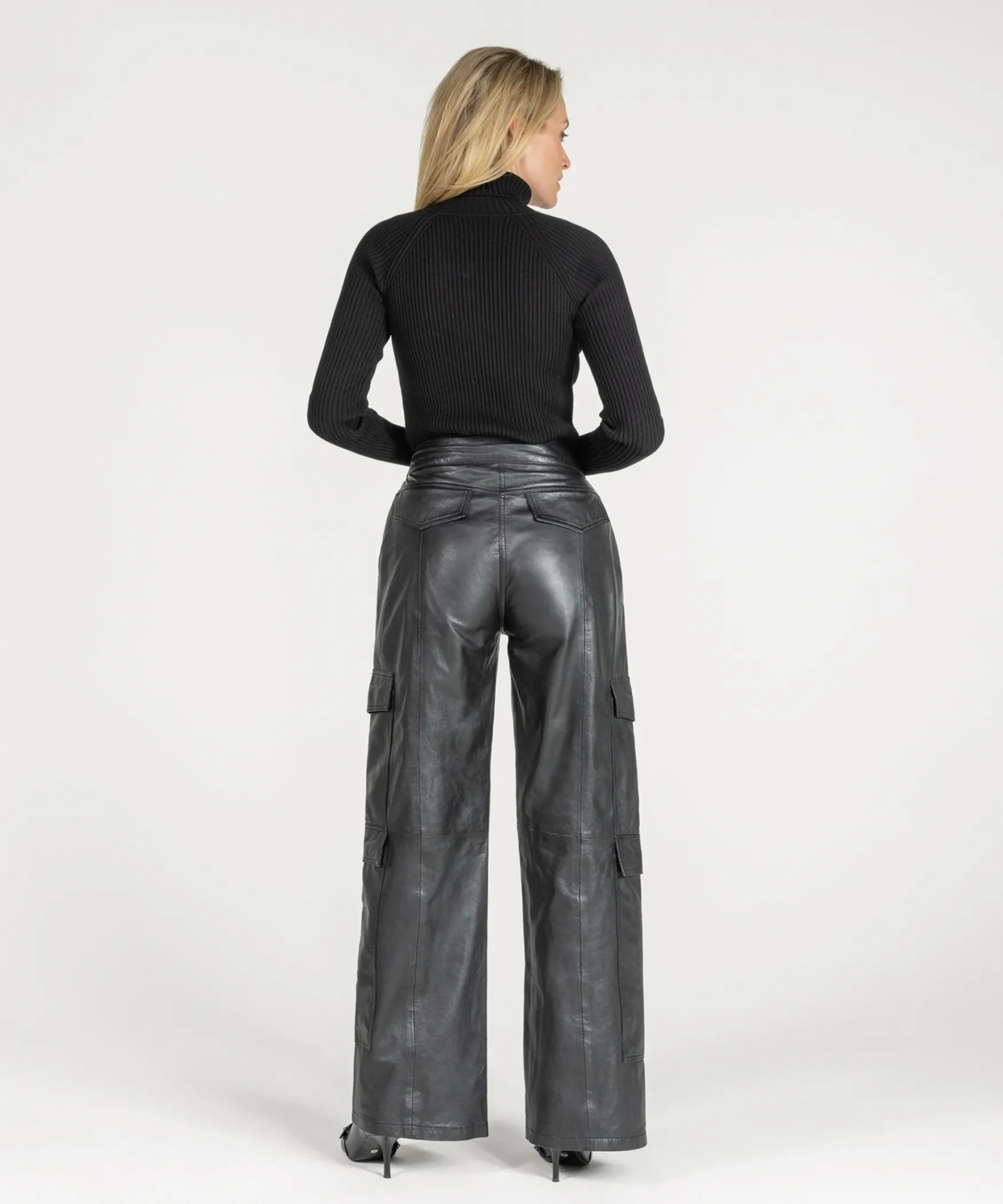 IBANA Pem | Black< High Waist | Wide Fit