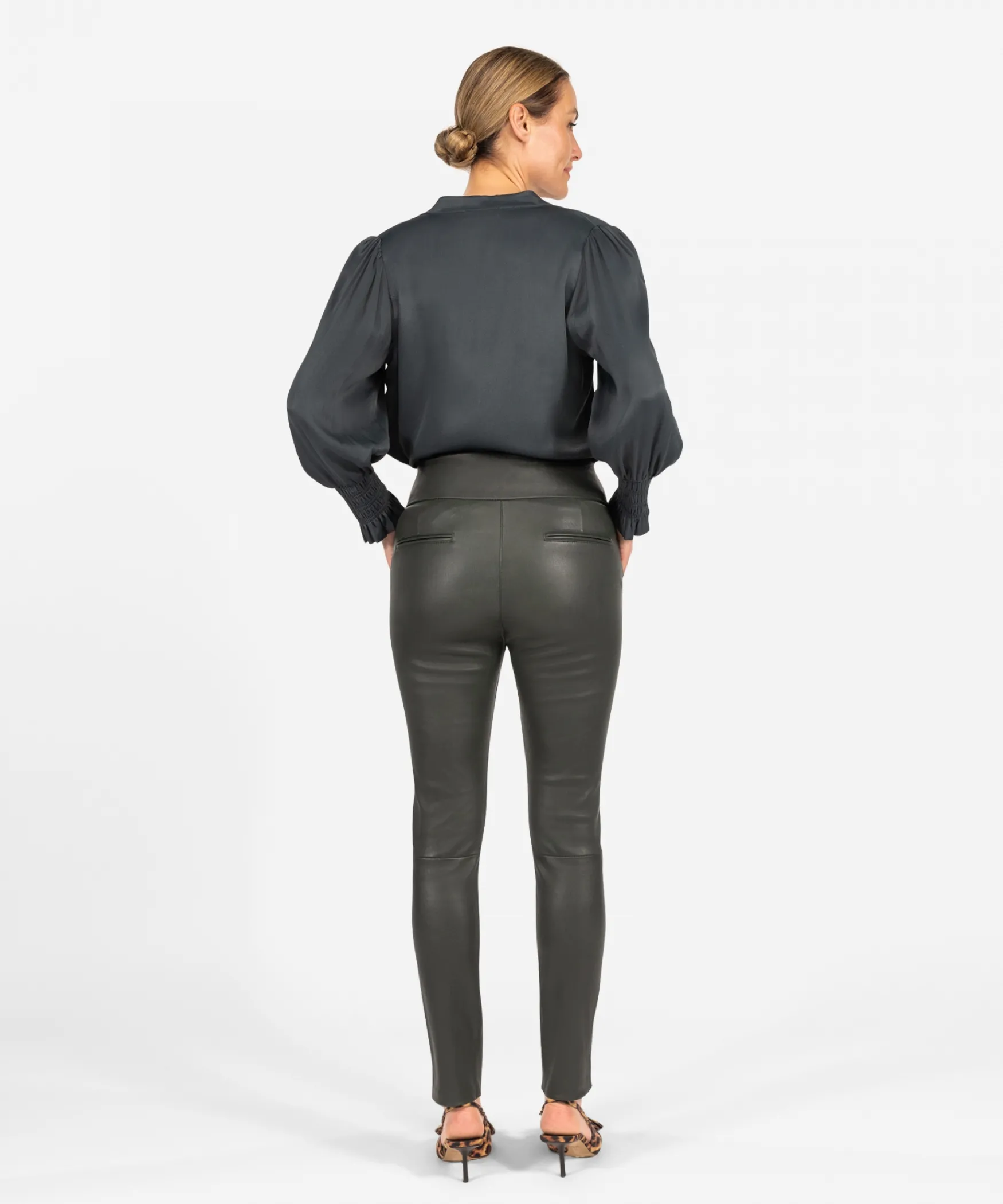 IBANA Polly | < Leggings | Mid Waist