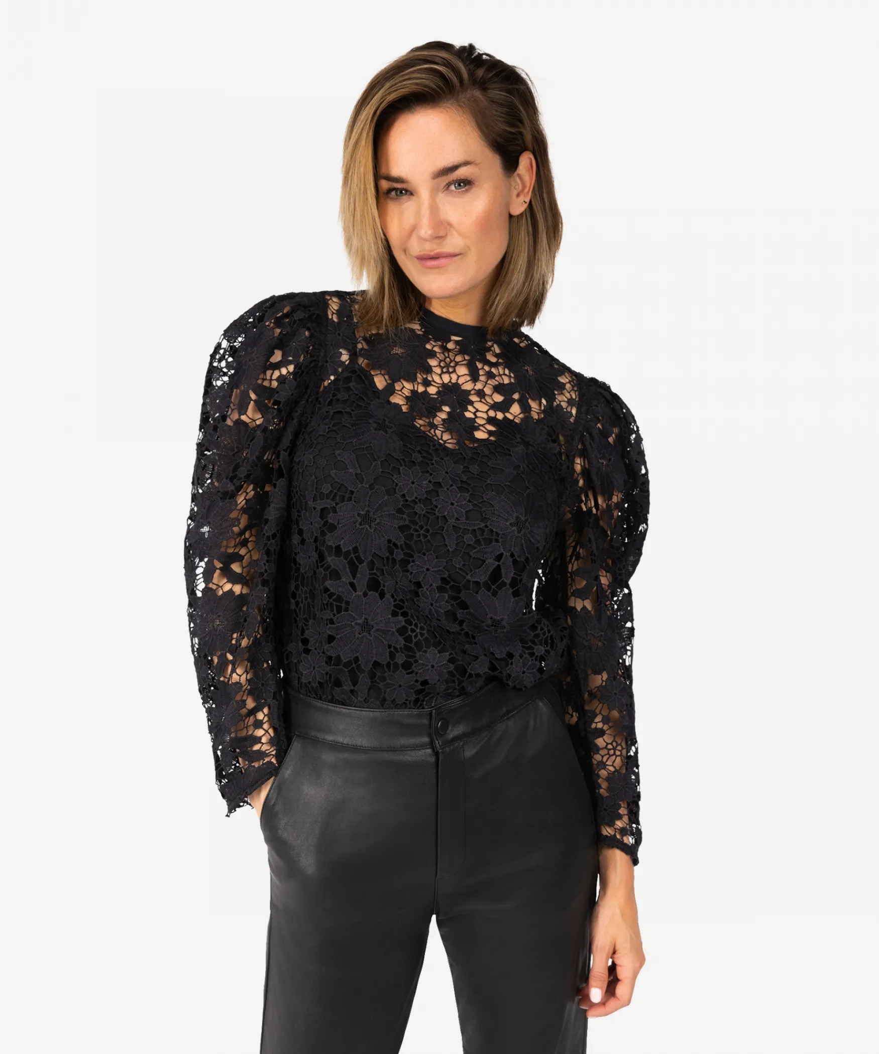 IBANA Tilia | < Tops